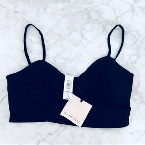 🆕 🔴 BNWT Aritzia Gwynne Top. Black